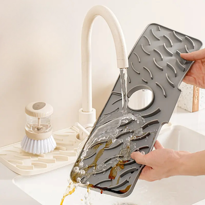 Wave‑Pattern Silicone Faucet Draining Mat – 5° Sloped Non‑Slip Drip Pad (70 mm)